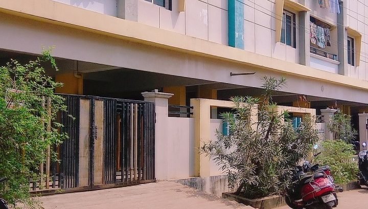 Residential Flat for Sale at Annamayya Veedi, Rajhamundry