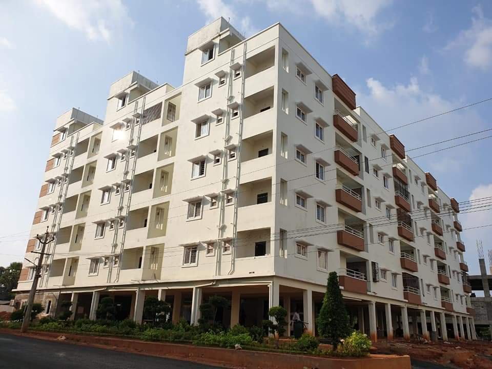 3BHK & 2BHK Flats for Sale at GSL Hospital Backside, Rajamahendravaram.